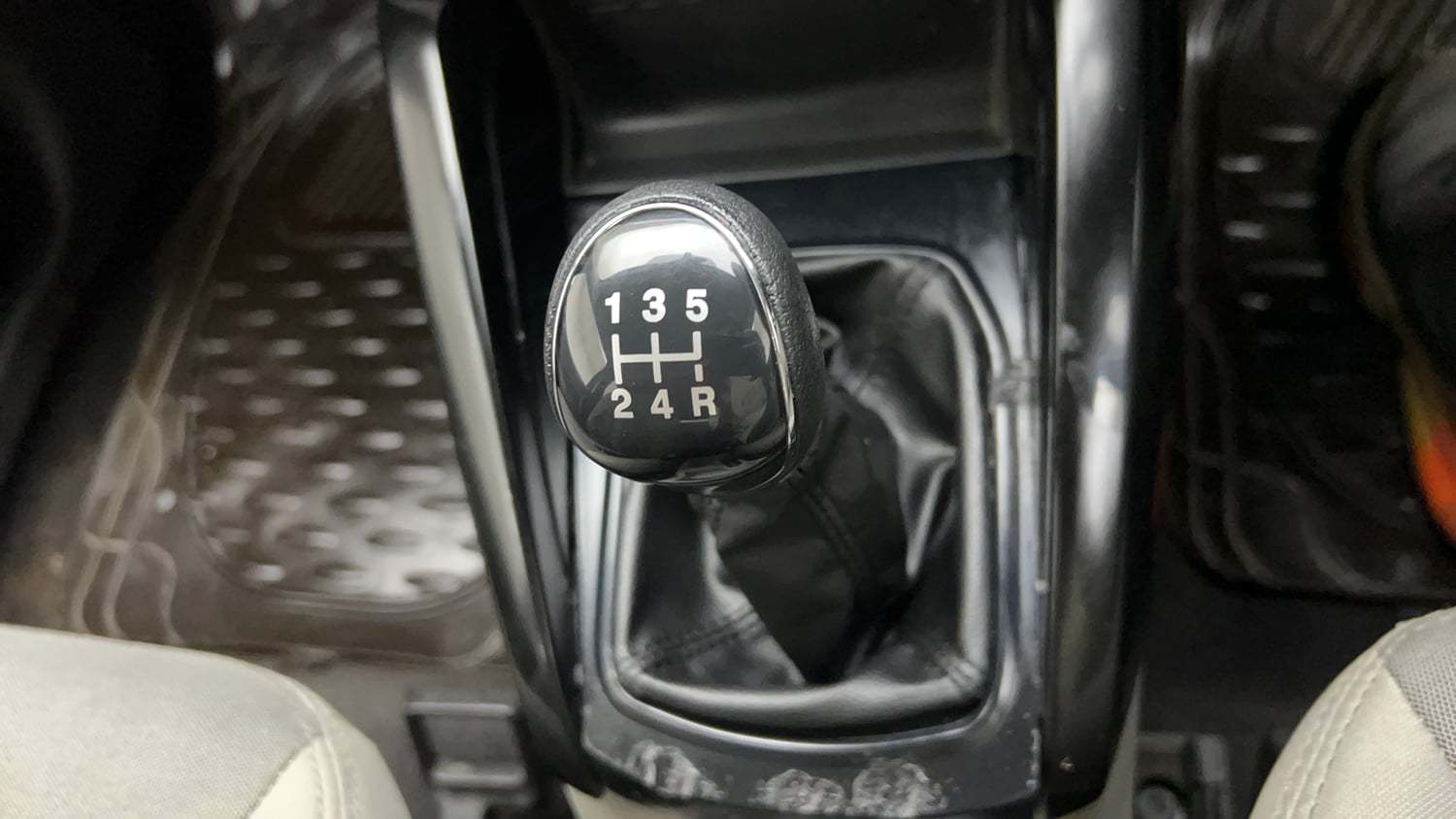 Used 2017 Ford EcoSport Trend 1.5L Ti-VCT Petrol Manual interior GEAR  KNOB VIEW