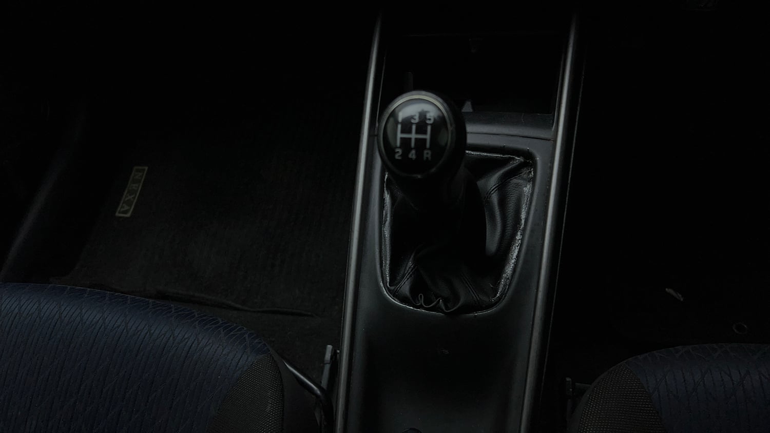 Used 2019 Maruti Suzuki Baleno Alpha Petrol Manual interior GEAR  KNOB VIEW