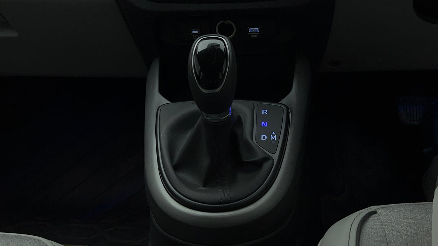 Used 2023 Hyundai Grand i10 Nios Sportz AMT 1.2 Kappa VTVT Petrol Automatic interior GEAR  KNOB VIEW