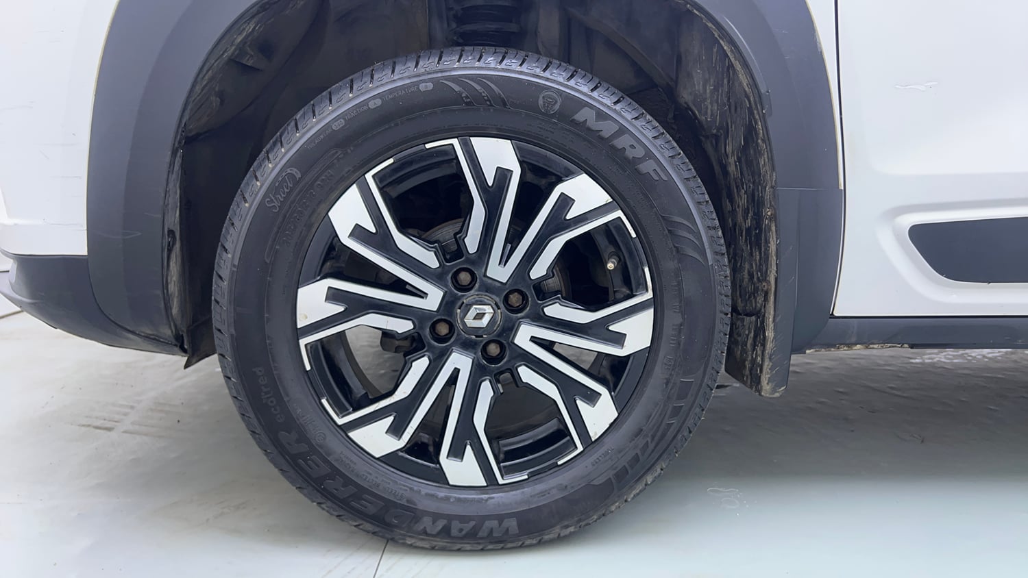 Used 2021 Renault Kiger RXZ Turbo CVT Petrol Automatic tyres LEFT FRONT TYRE RIM VIEW