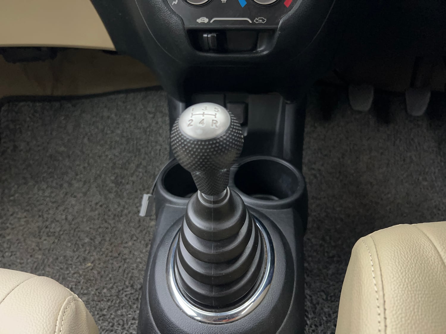 Used 2014 Honda Amaze 1.2 VX i-VTEC Petrol Manual interior GEAR  KNOB VIEW