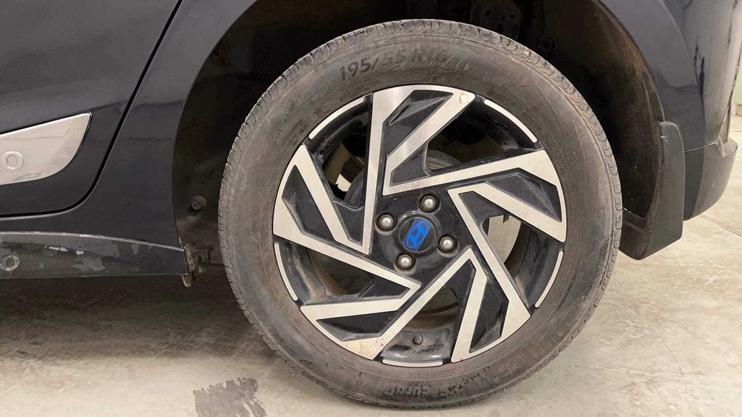 Used 2023 Hyundai New i20 Asta (O) 1.2 IVT Petrol Automatic tyres LEFT REAR TYRE RIM VIEW
