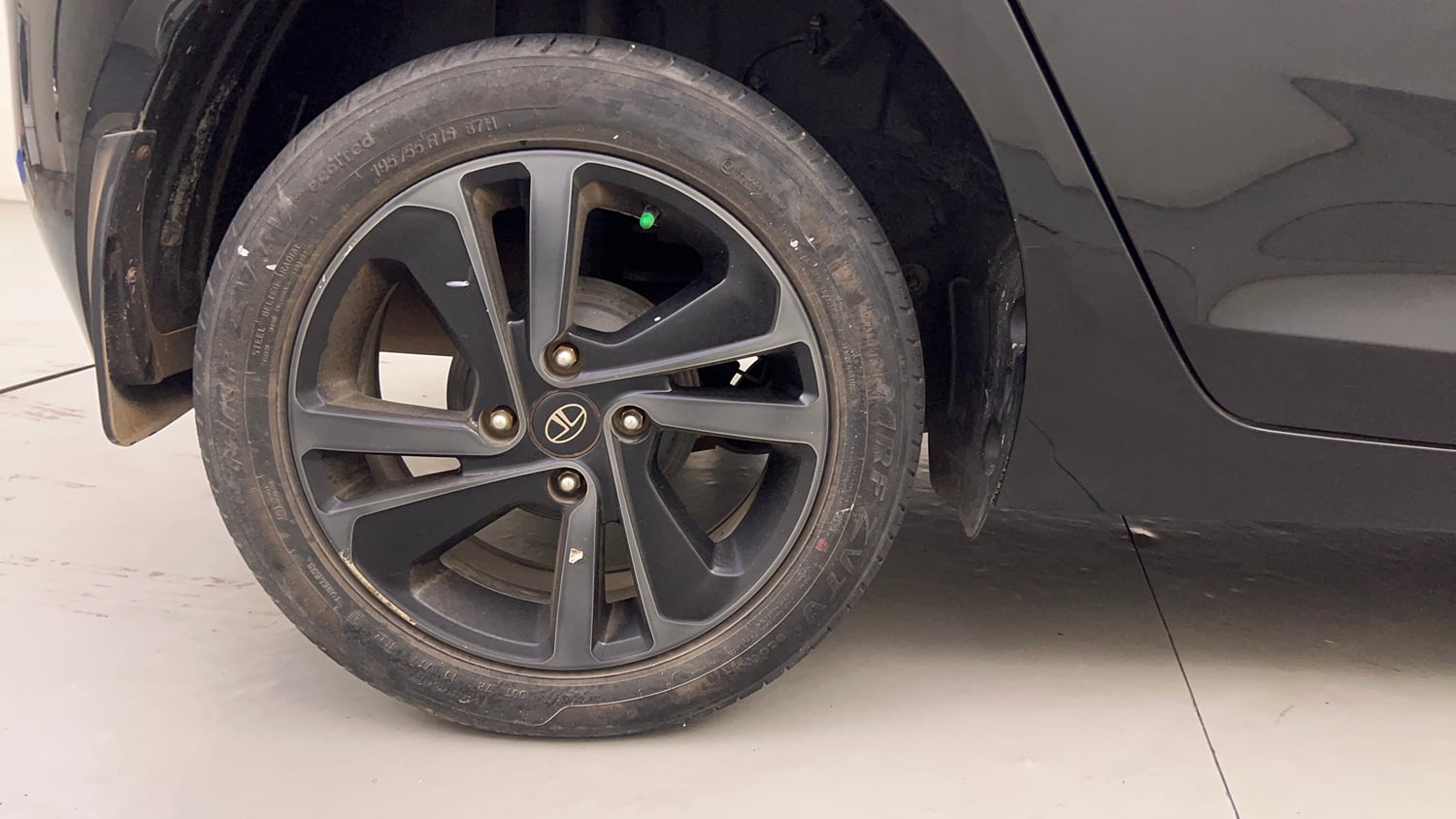 Used 2022 Tata Altroz XZ Plus i-Turbo Petrol Dark Edition Petrol Manual tyres RIGHT REAR TYRE RIM VIEW