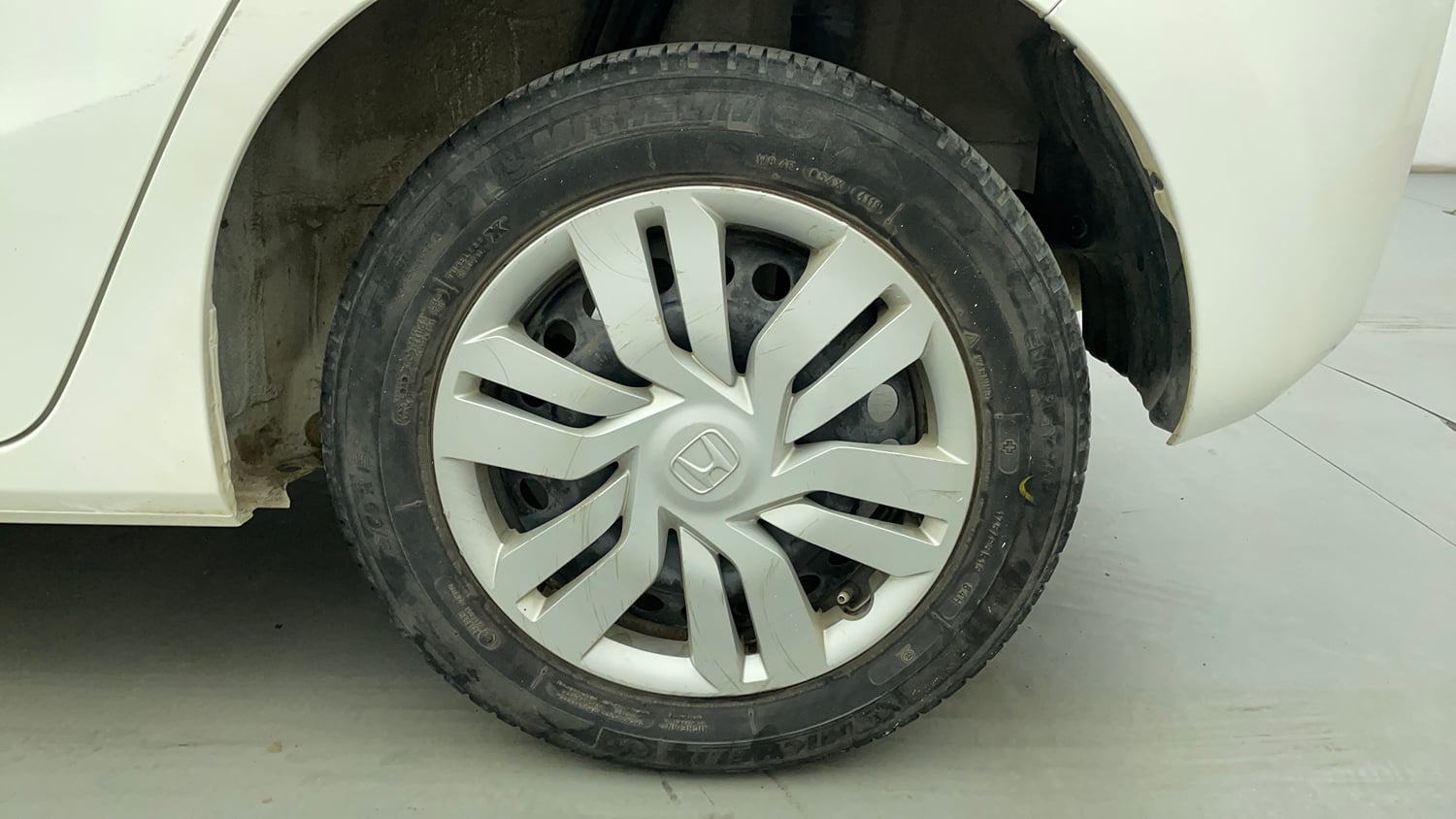 Used 2015 Honda Jazz SV Petrol Petrol Manual tyres LEFT REAR TYRE RIM VIEW