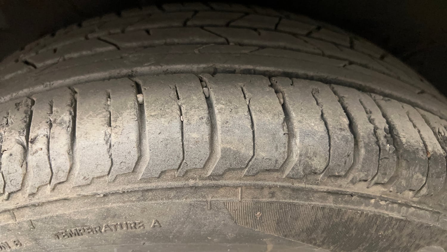 Used 2023 Hyundai New i20 Asta (O) 1.2 IVT Petrol Automatic tyres RIGHT REAR TYRE TREAD VIEW
