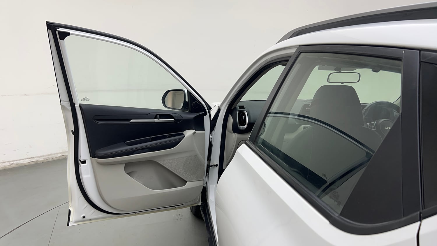 Used 2022 Kia Sonet HTX 1.5 Diesel Manual interior LEFT FRONT DOOR OPEN VIEW