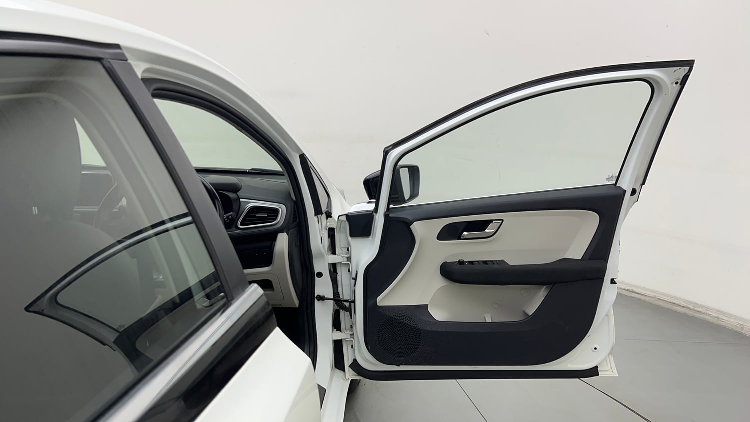 Used 2022 Tata Altroz XZA Plus Petrol Petrol Automatic interior RIGHT FRONT DOOR OPEN VIEW