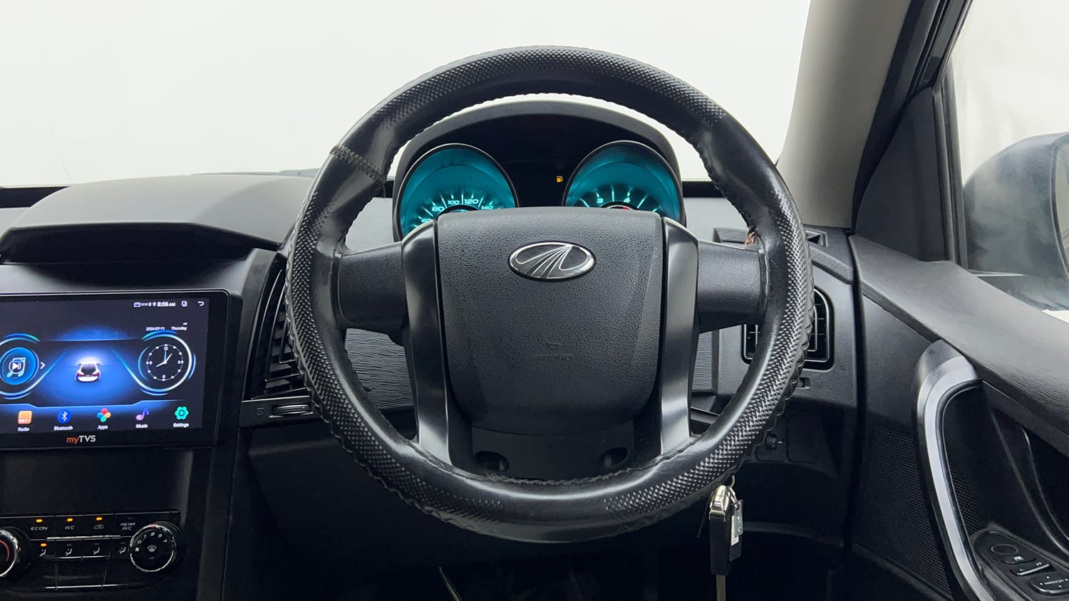 Used 2019 Mahindra XUV500 W5 Diesel Manual interior STEERING VIEW