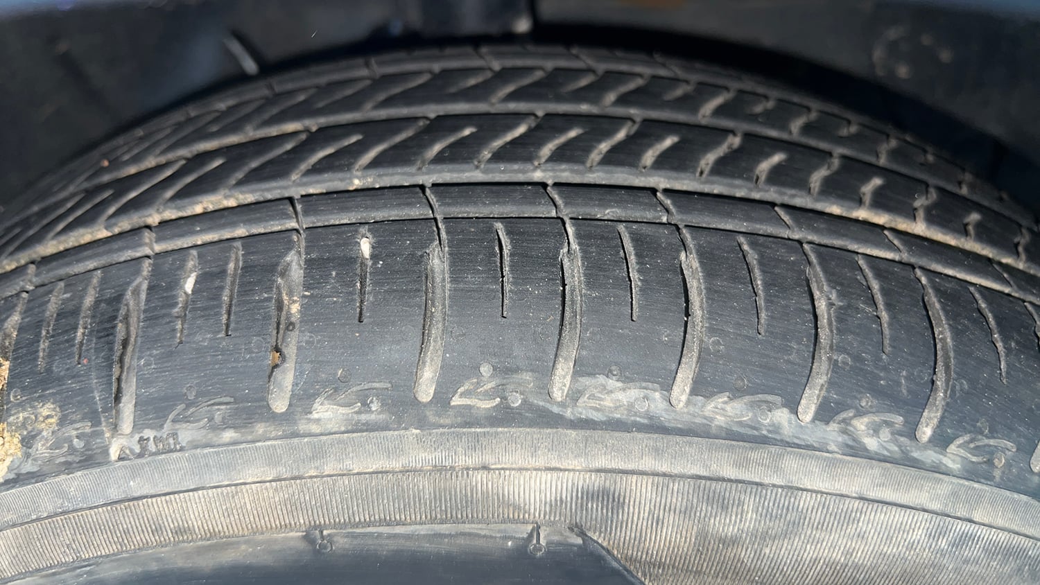Used 2023 Hyundai Grand i10 Nios Sportz AMT 1.2 Kappa VTVT Petrol Automatic tyres RIGHT FRONT TYRE TREAD VIEW