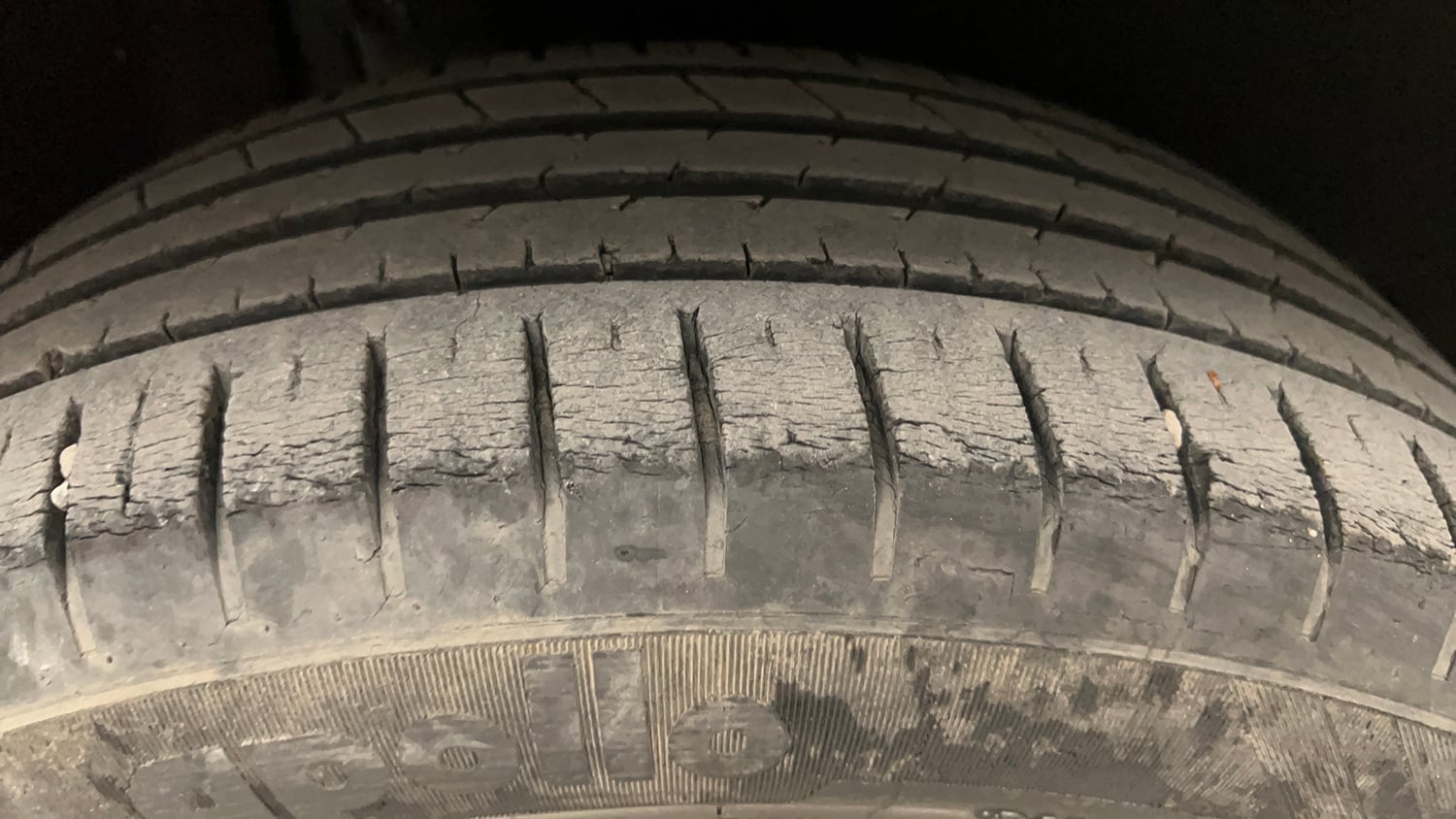 Used 2019 Maruti Suzuki Baleno Zeta Automatic Petrol Automatic tyres RIGHT REAR TYRE TREAD VIEW
