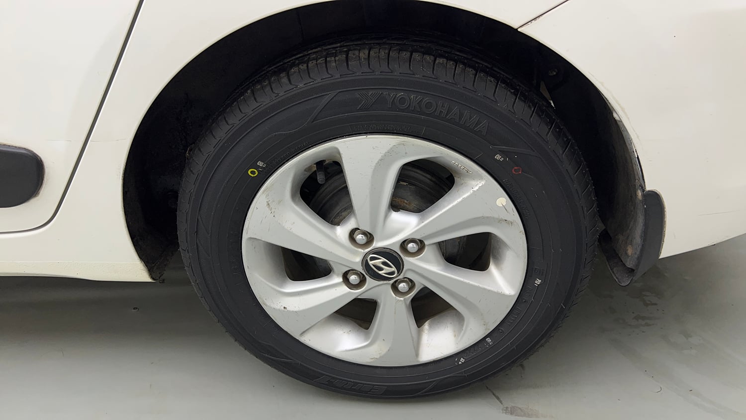 Used 2018 Hyundai Xcent SX Petrol Manual tyres LEFT REAR TYRE RIM VIEW