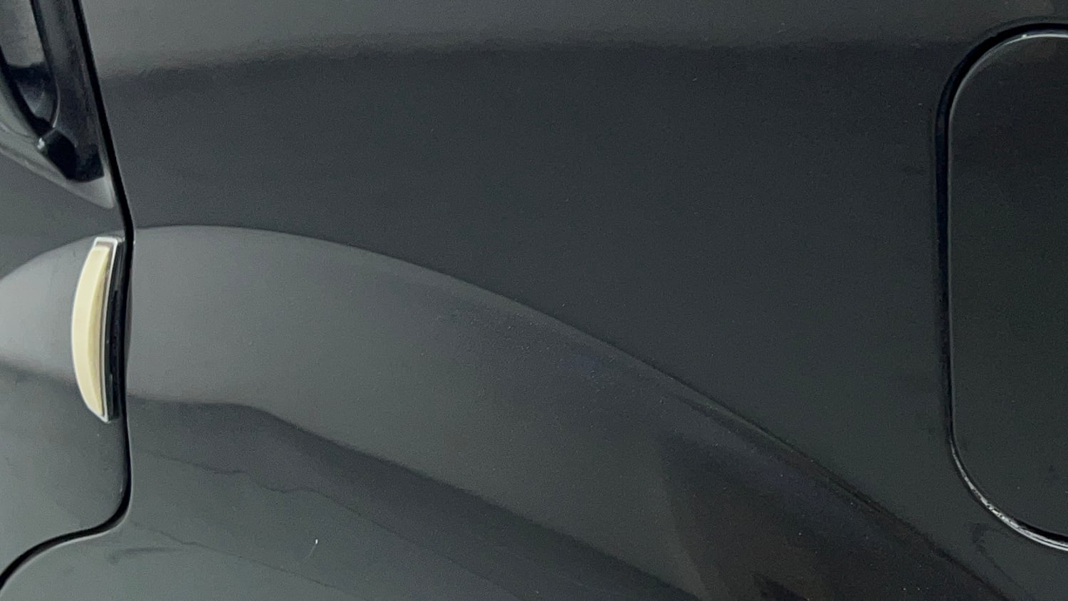 Used 2019 Mahindra XUV500 W5 Diesel Manual dents MINOR DENT