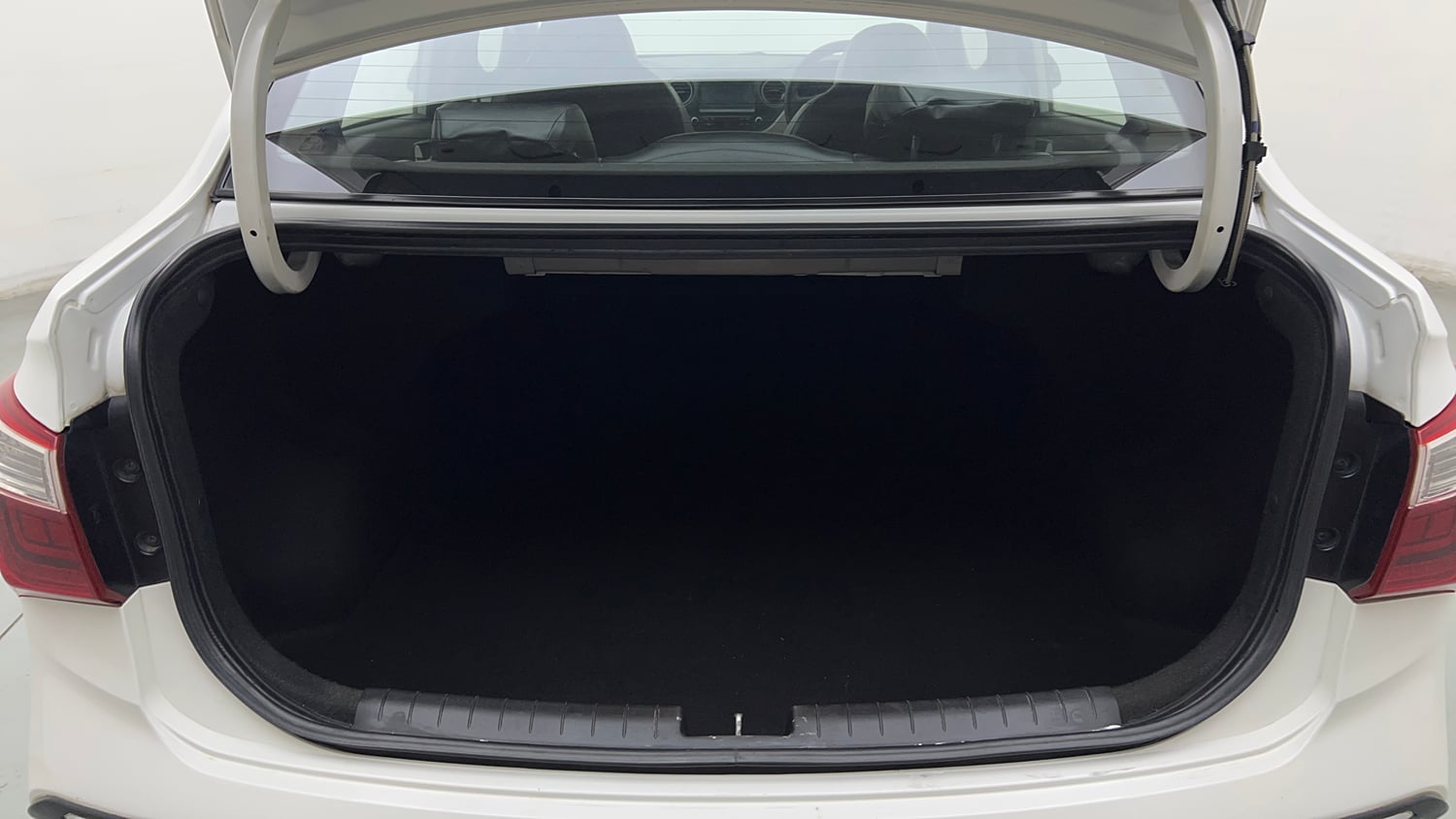 Used 2018 Hyundai Xcent SX Petrol Manual interior DICKY INSIDE VIEW