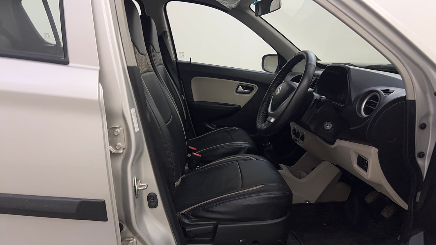 Used 2023 Maruti Suzuki Alto 800 VXi Petrol Manual interior RIGHT SIDE FRONT DOOR CABIN VIEW