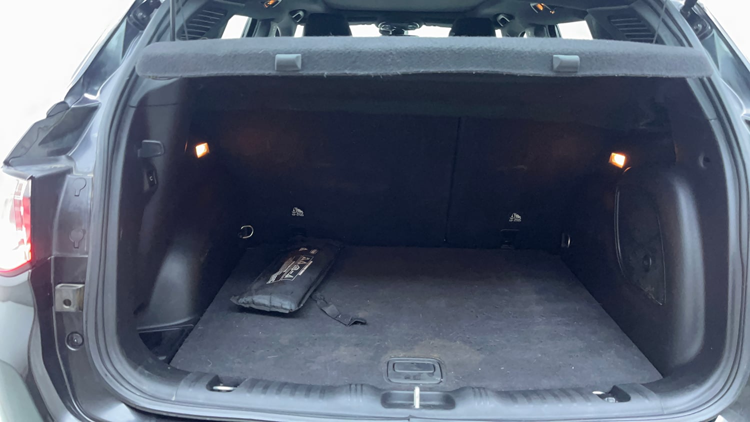 Used 2022 Jeep Compass Model S (O) 1.4 Petrol DCT Petrol Automatic interior DICKY INSIDE VIEW