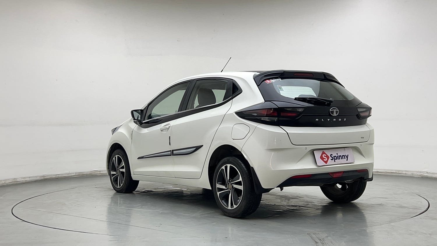 Used 2022 Tata Altroz XZA Plus Petrol Petrol Automatic exterior LEFT REAR CORNER VIEW