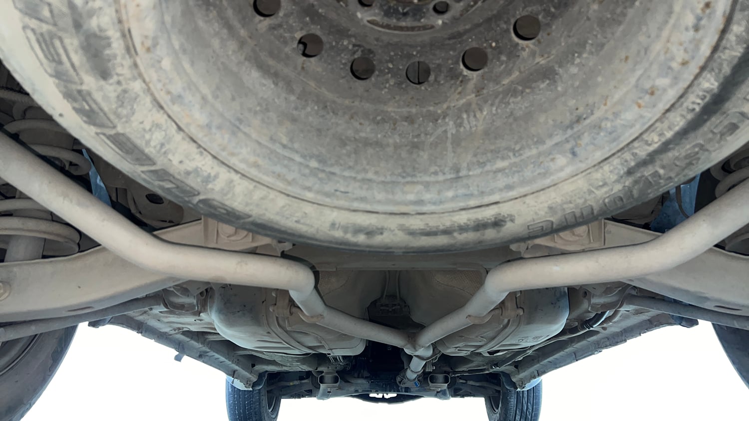 Used 2019 Mahindra XUV500 W5 Diesel Manual extra REAR UNDERBODY VIEW (TAKEN FROM REAR)