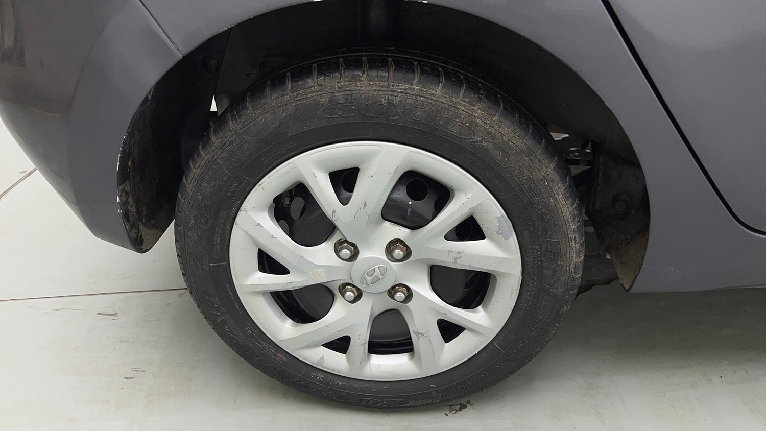 Used 2018 Hyundai Grand i10 Magna 1.2 Kappa VTVT Petrol Manual tyres RIGHT REAR TYRE RIM VIEW
