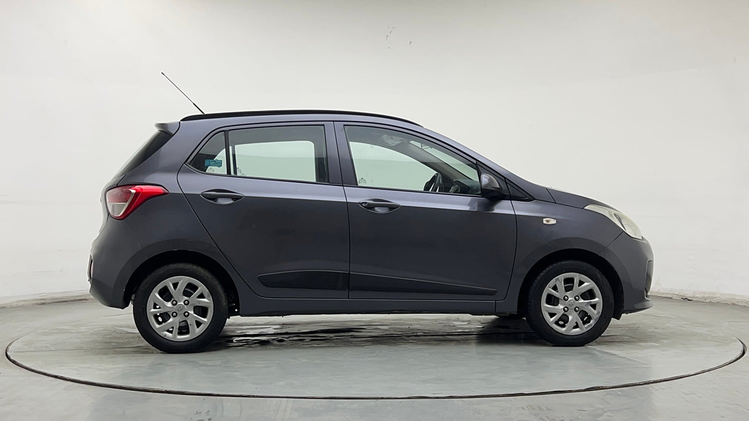 Used 2018 Hyundai Grand i10 Magna 1.2 Kappa VTVT Petrol Manual exterior RIGHT SIDE VIEW