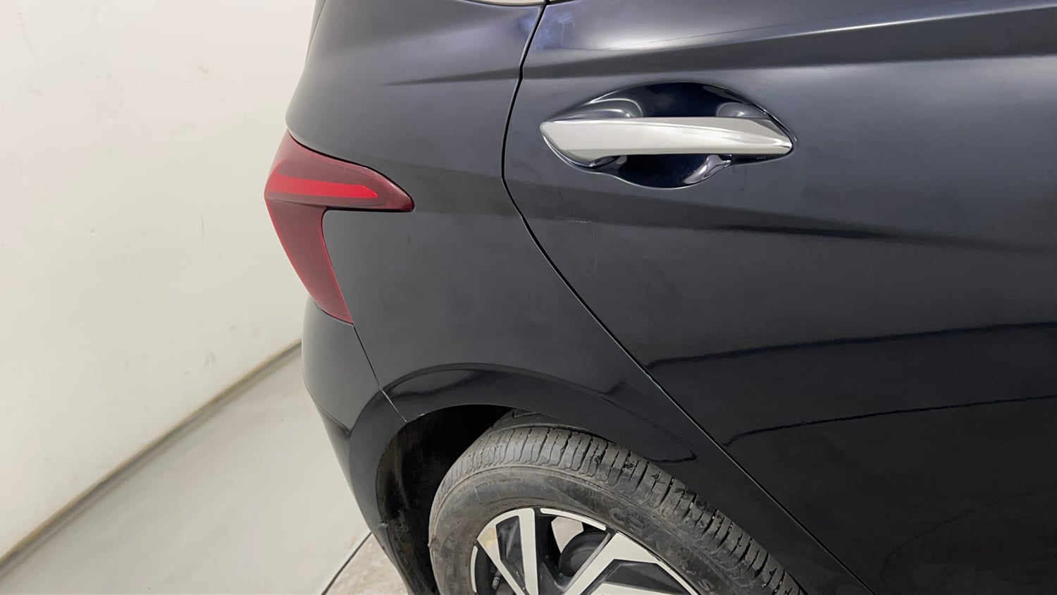 Used 2023 Hyundai New i20 Asta (O) 1.2 IVT Petrol Automatic dents MINOR DENT