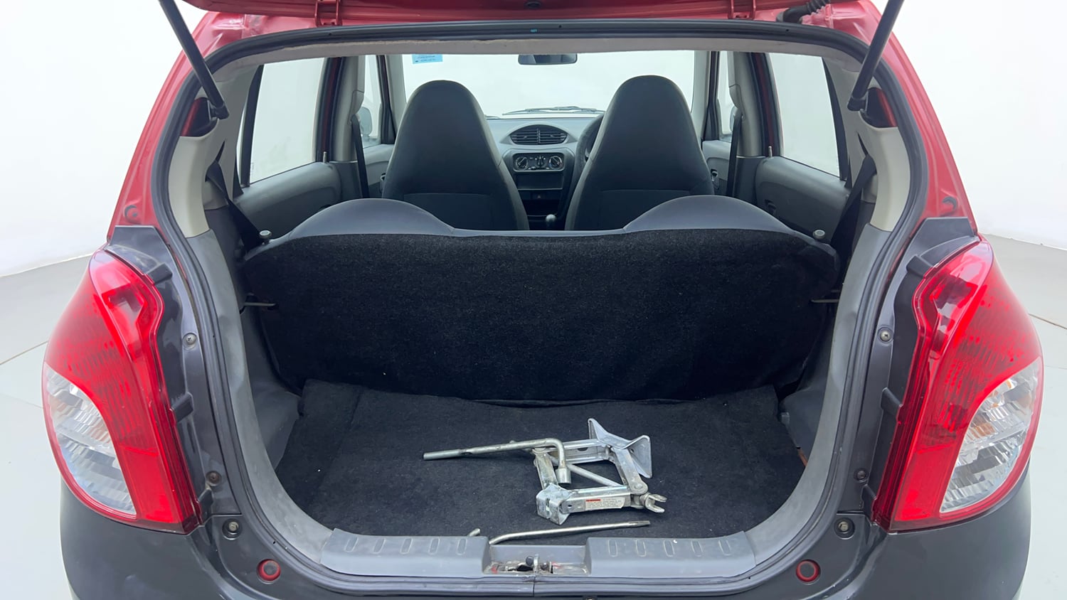 Used 2013 Maruti Suzuki Alto 800 Lx Petrol Manual interior DICKY INSIDE VIEW