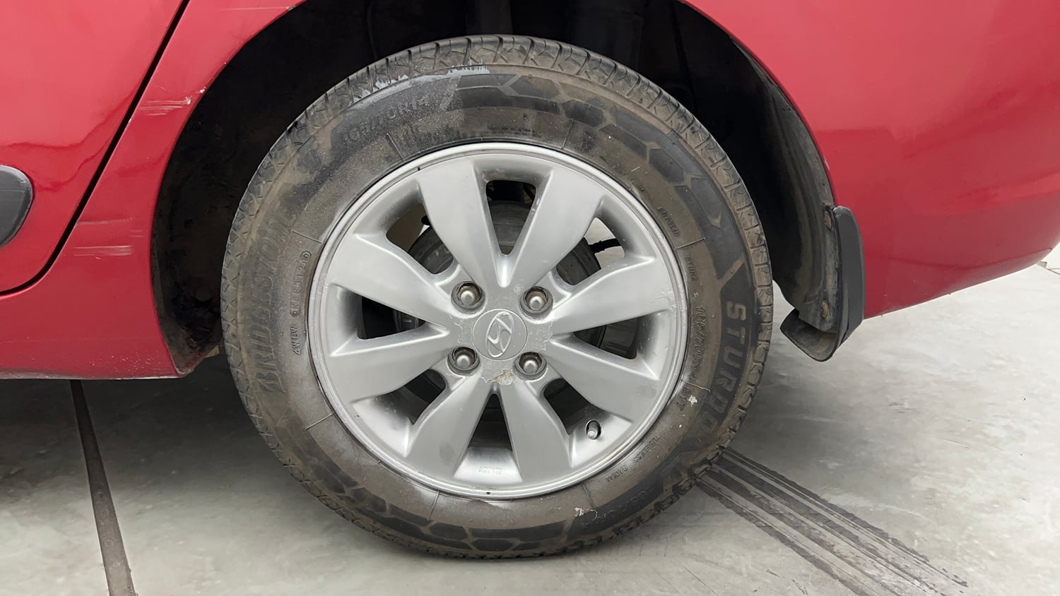 Used 2016 Hyundai Xcent SX 1.1 CRDi Diesel Manual tyres LEFT REAR TYRE RIM VIEW