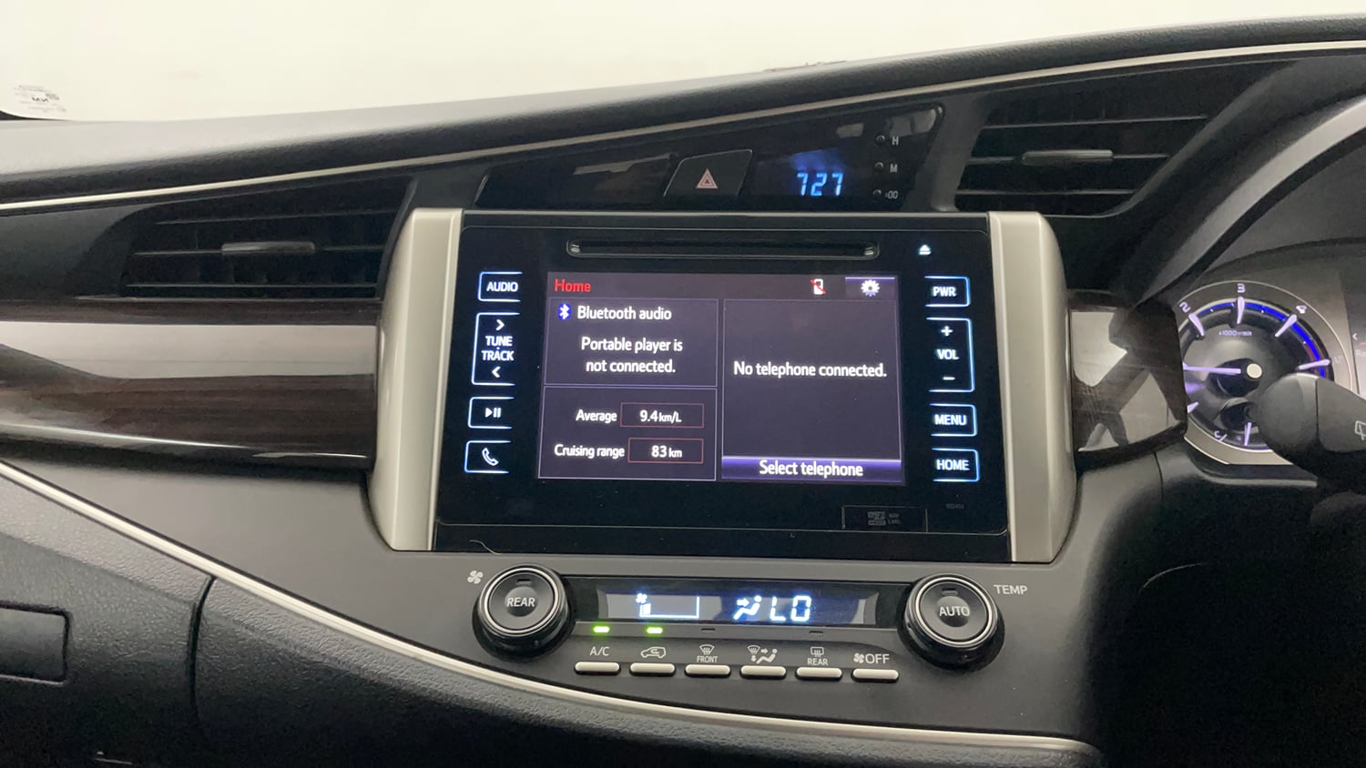 Used 2019 Toyota Innova Crysta 2.4 V 7 STR Diesel Manual top_features Integrated (in-dash) music system
