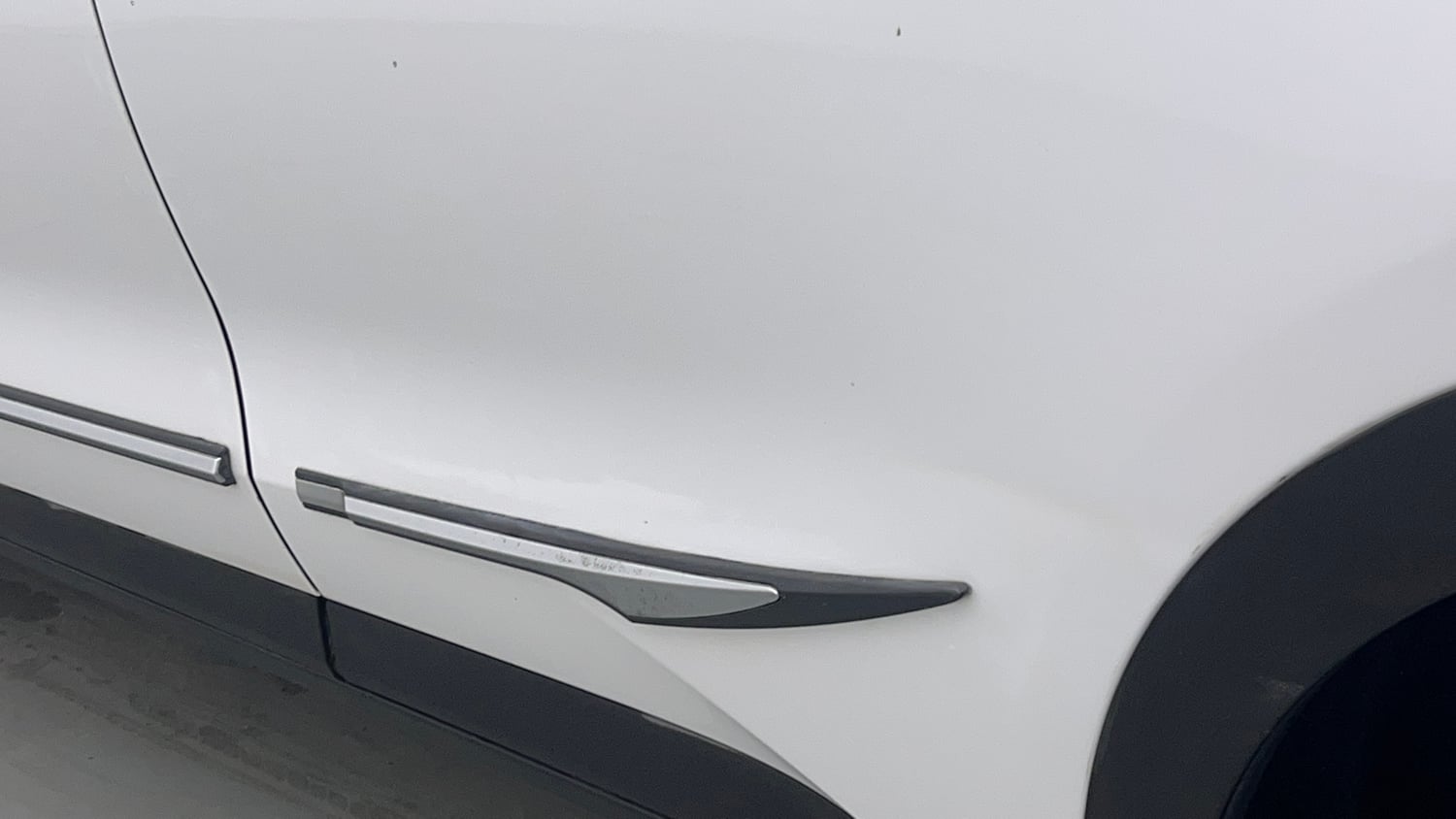 Used 2022 Mahindra XUV700 AX 7 Petrol MT 7 STR Petrol Manual dents MINOR DENT