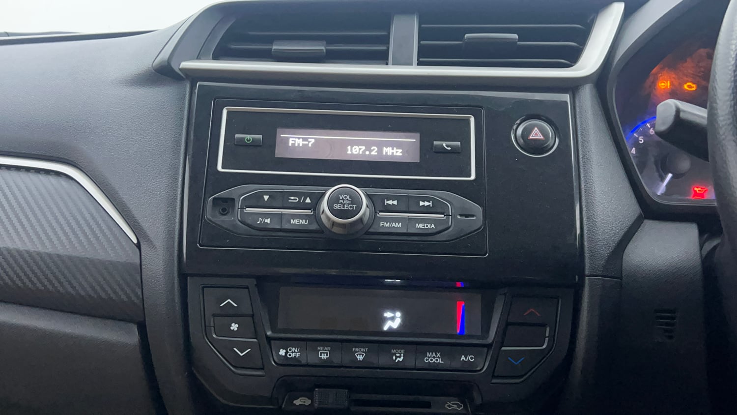Used 2016 Honda Brio S MT Petrol Manual interior MUSIC SYSTEM & AC CONTROL VIEW