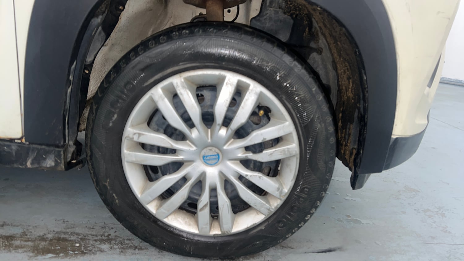 Used 2019 Mahindra KUV100 NXT K4 Plus 6 STR Petrol Manual tyres RIGHT FRONT TYRE RIM VIEW