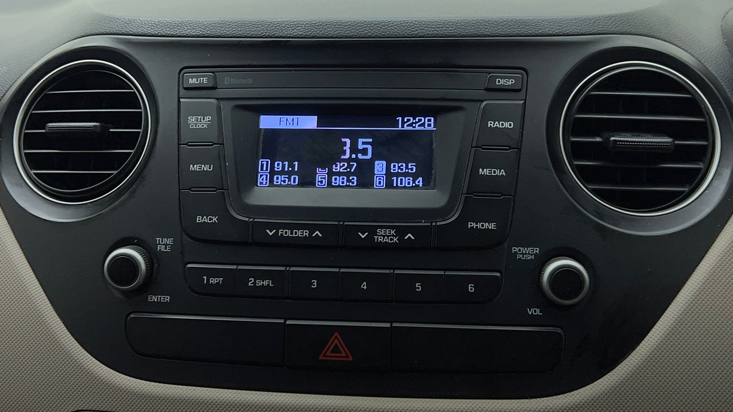 Used 2018 Hyundai Grand i10 Magna 1.2 Kappa VTVT Petrol Manual top_features Integrated (in-dash) music system