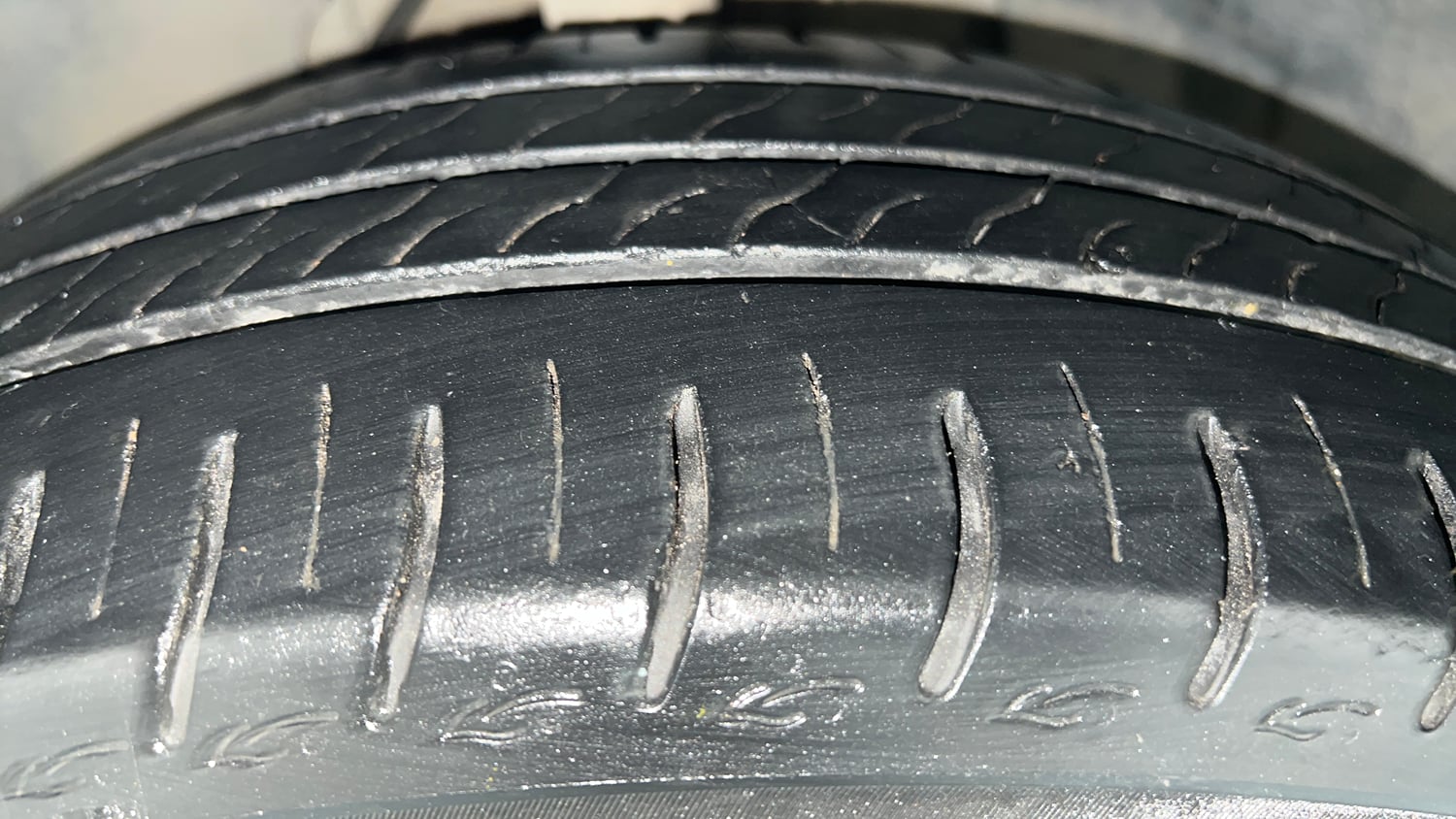 Used 2022 Tata Altroz XZ Plus Diesel Diesel Manual tyres LEFT FRONT TYRE TREAD VIEW
