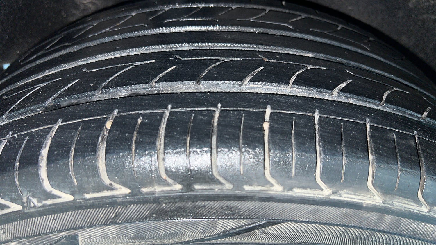 Used 2017 Maruti Suzuki Baleno Alpha 1.2 Petrol Manual tyres RIGHT REAR TYRE TREAD VIEW