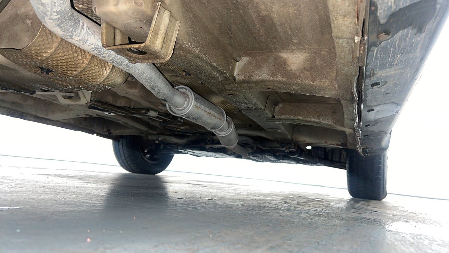 Used 2019 Mahindra KUV100 NXT K4 Plus 6 STR Petrol Manual extra REAR RIGHT UNDERBODY VIEW