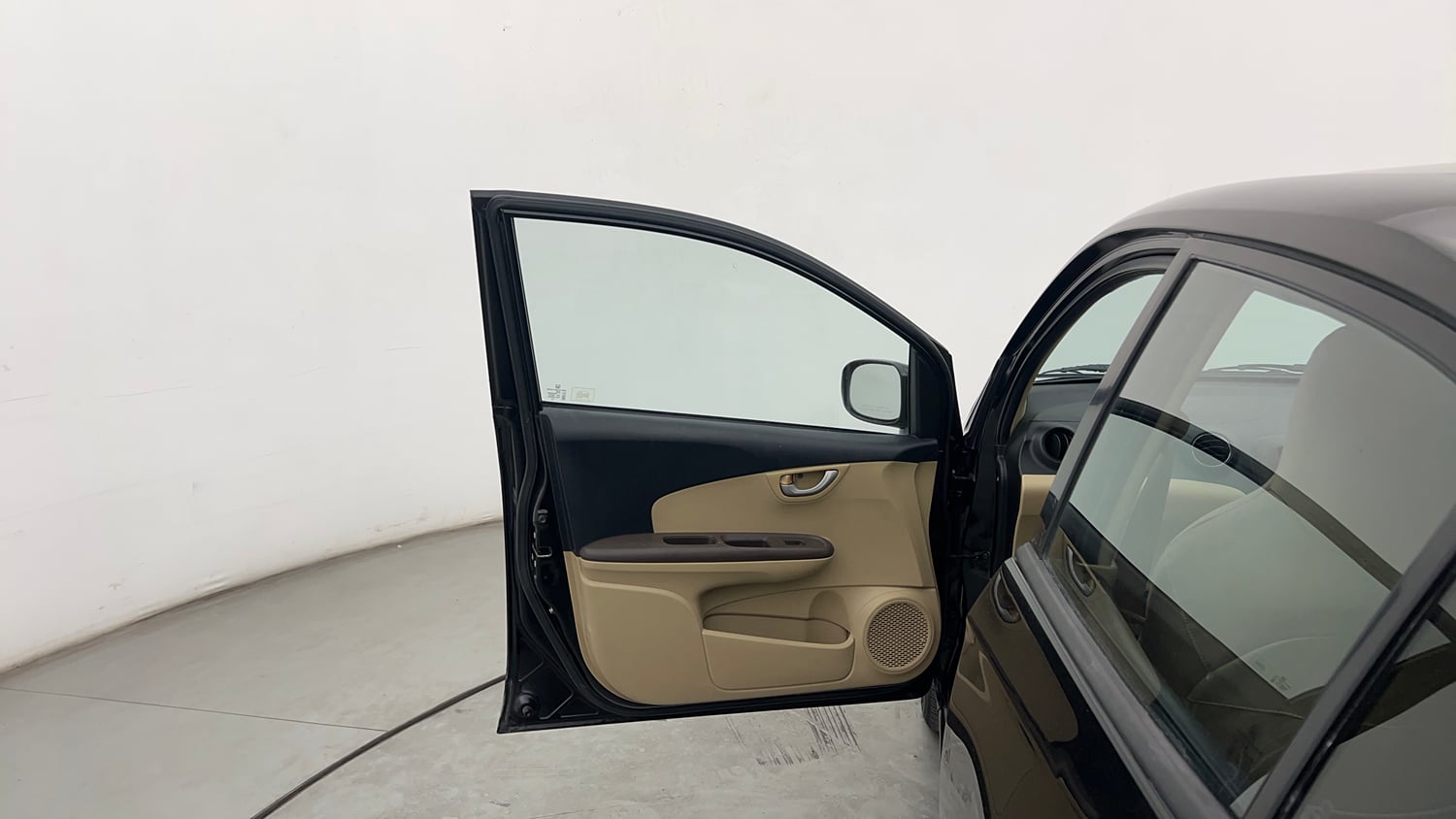 Used 2014 Honda Amaze 1.2 VX i-VTEC Petrol Manual interior LEFT FRONT DOOR OPEN VIEW