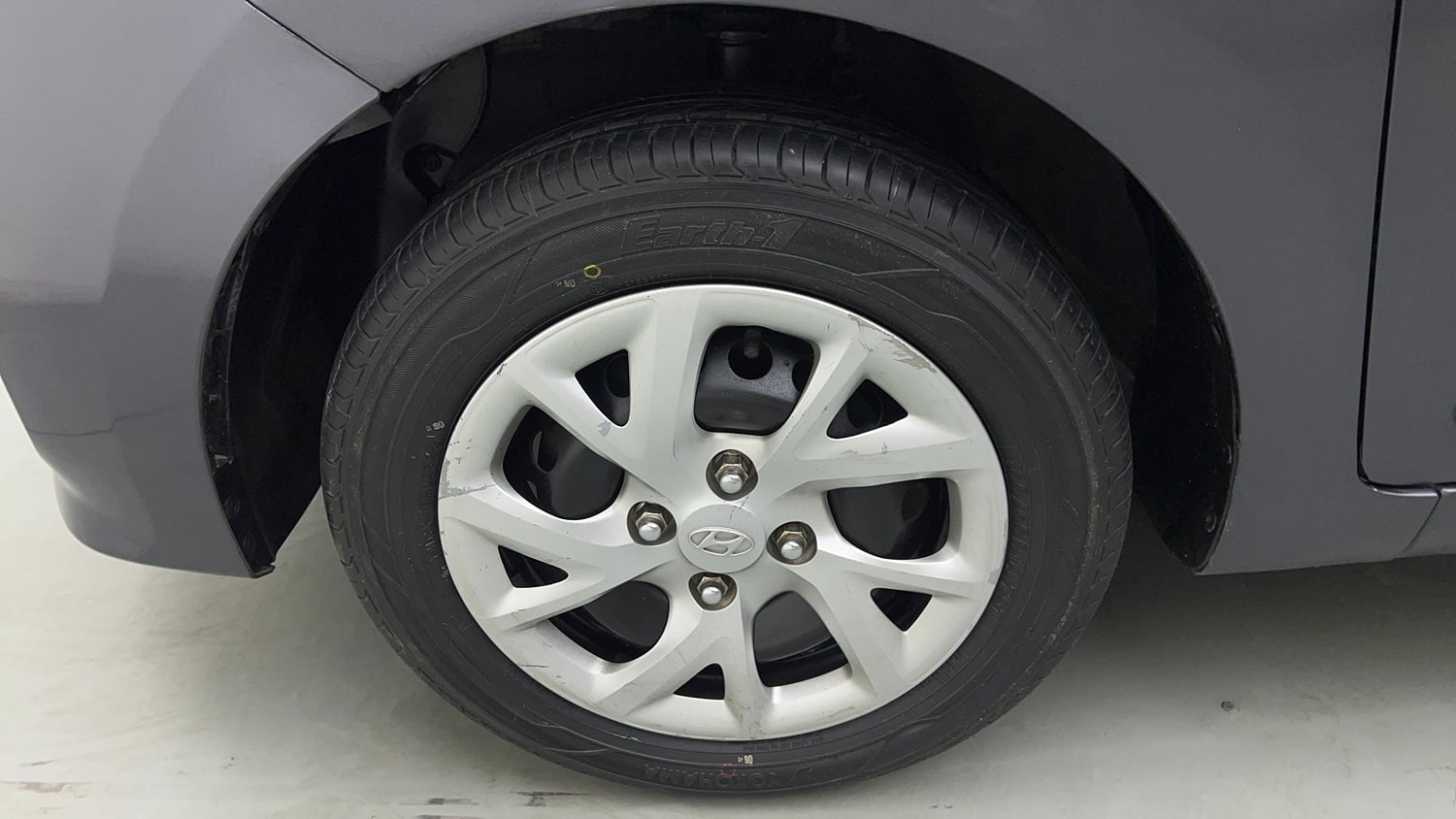 Used 2018 Hyundai Grand i10 Magna 1.2 Kappa VTVT Petrol Manual tyres LEFT FRONT TYRE RIM VIEW