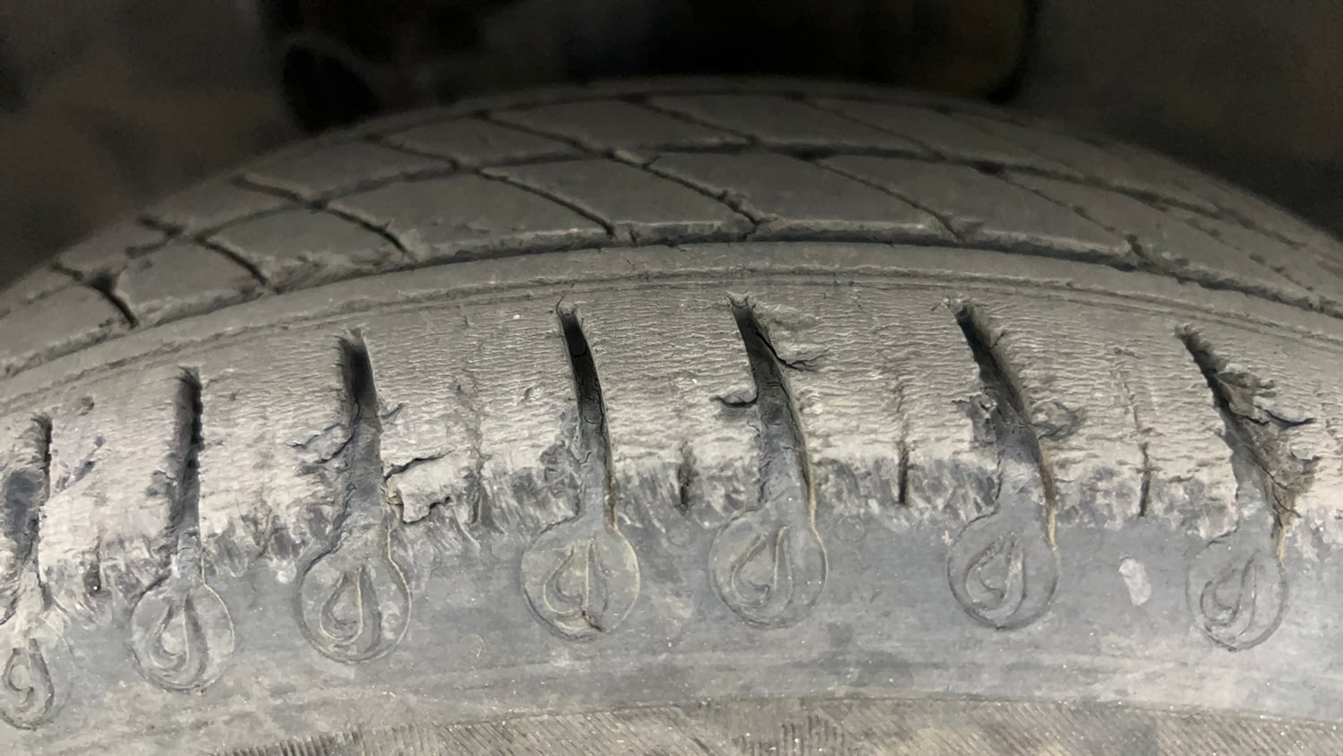 Used 2024 Tata Tigor XZA Plus iCNG Cng Automatic tyres LEFT FRONT TYRE TREAD VIEW