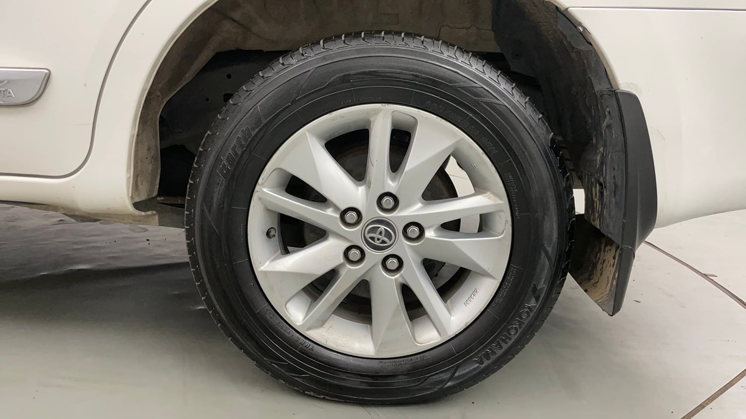 Used 2019 Toyota Innova Crysta 2.4 V 7 STR Diesel Manual tyres LEFT REAR TYRE RIM VIEW