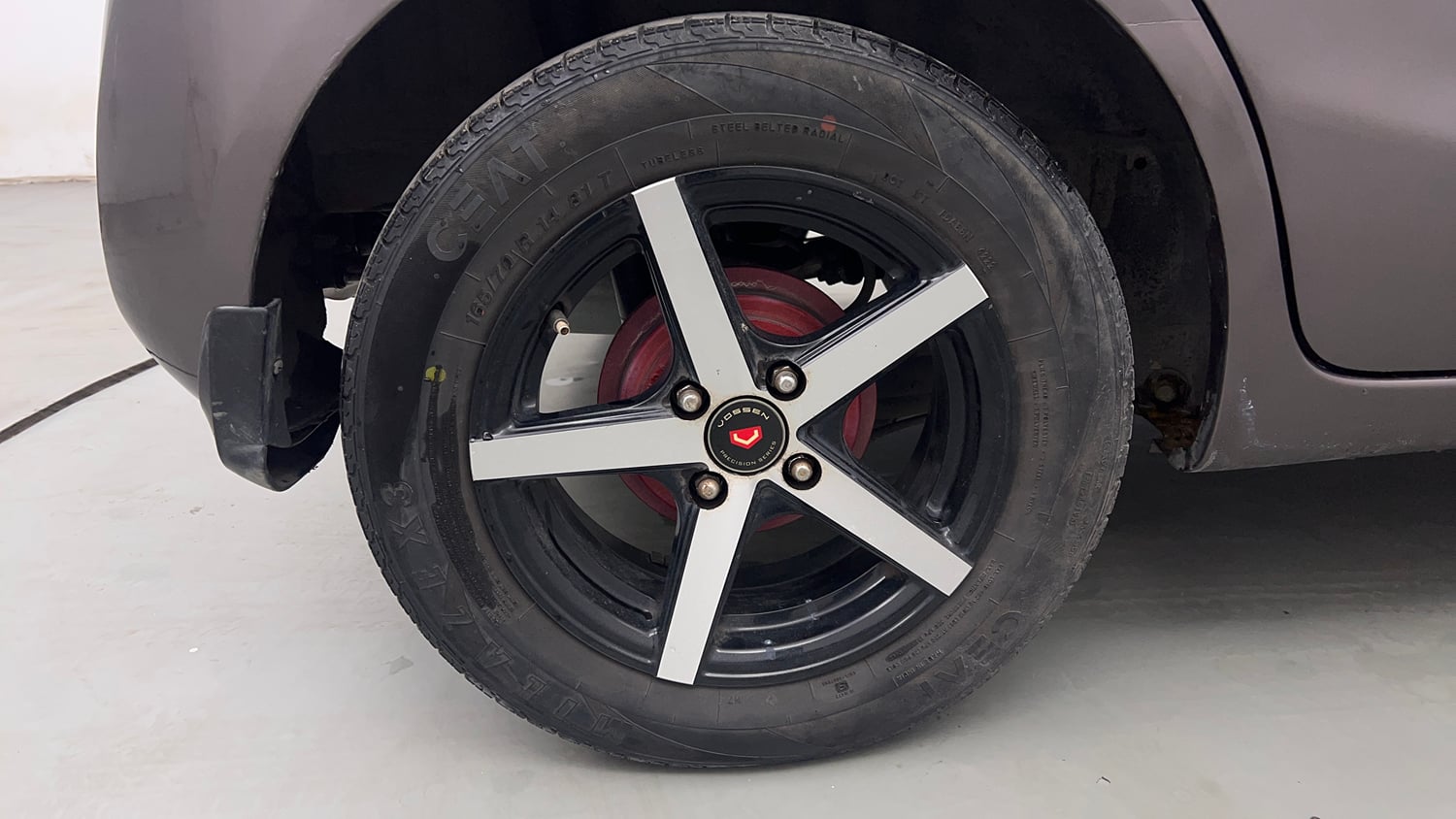 Used 2016 Honda Brio S MT Petrol Manual tyres RIGHT REAR TYRE RIM VIEW