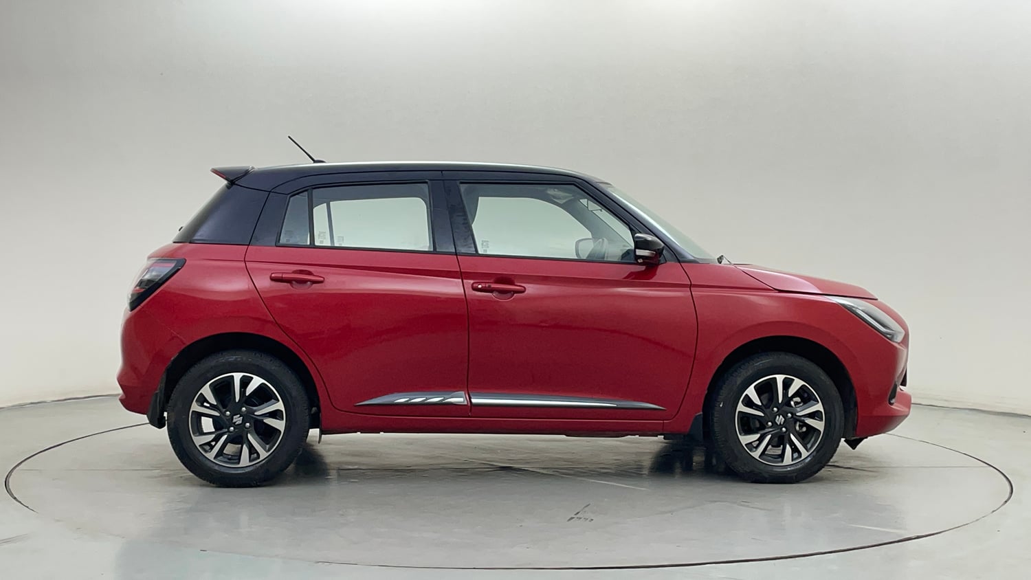 Used 2024 Maruti Suzuki Swift ZXi Plus Dual Tone AMT Petrol Automatic exterior RIGHT SIDE VIEW