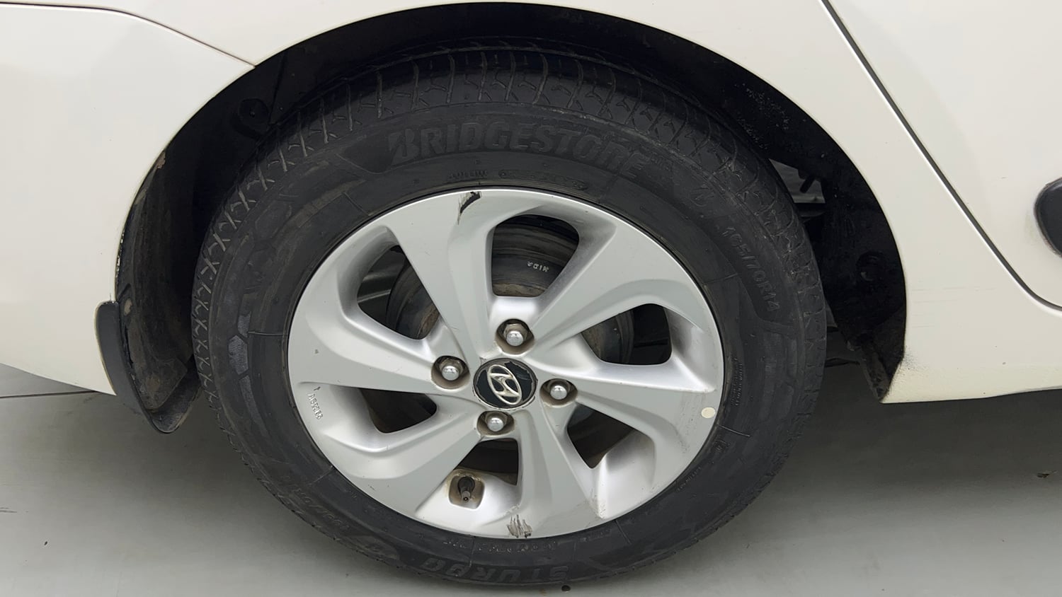 Used 2018 Hyundai Xcent SX Petrol Manual tyres RIGHT REAR TYRE RIM VIEW