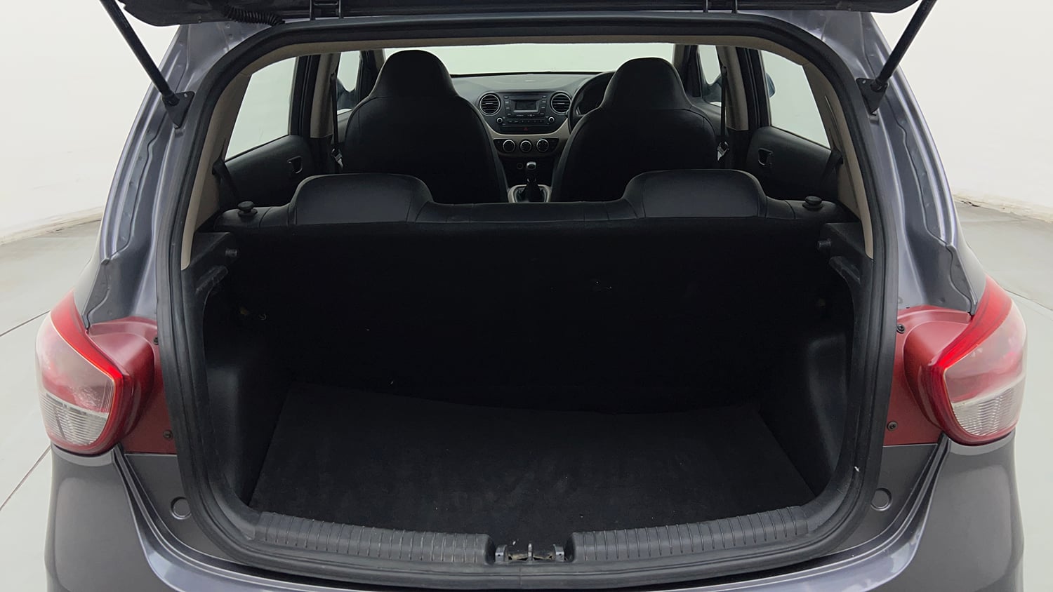 Used 2018 Hyundai Grand i10 Magna 1.2 Kappa VTVT Petrol Manual interior DICKY INSIDE VIEW