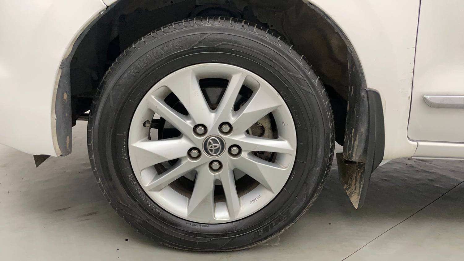 Used 2019 Toyota Innova Crysta 2.4 V 7 STR Diesel Manual tyres LEFT FRONT TYRE RIM VIEW