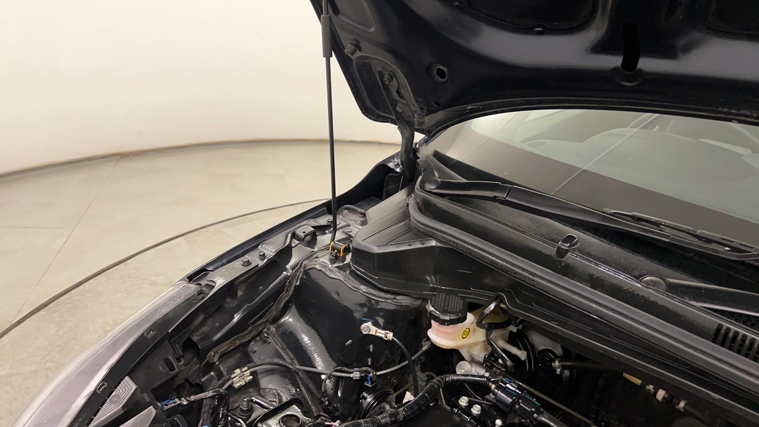Used 2023 Hyundai New i20 Asta (O) 1.2 IVT Petrol Automatic engine ENGINE RIGHT SIDE HINGE & APRON VIEW