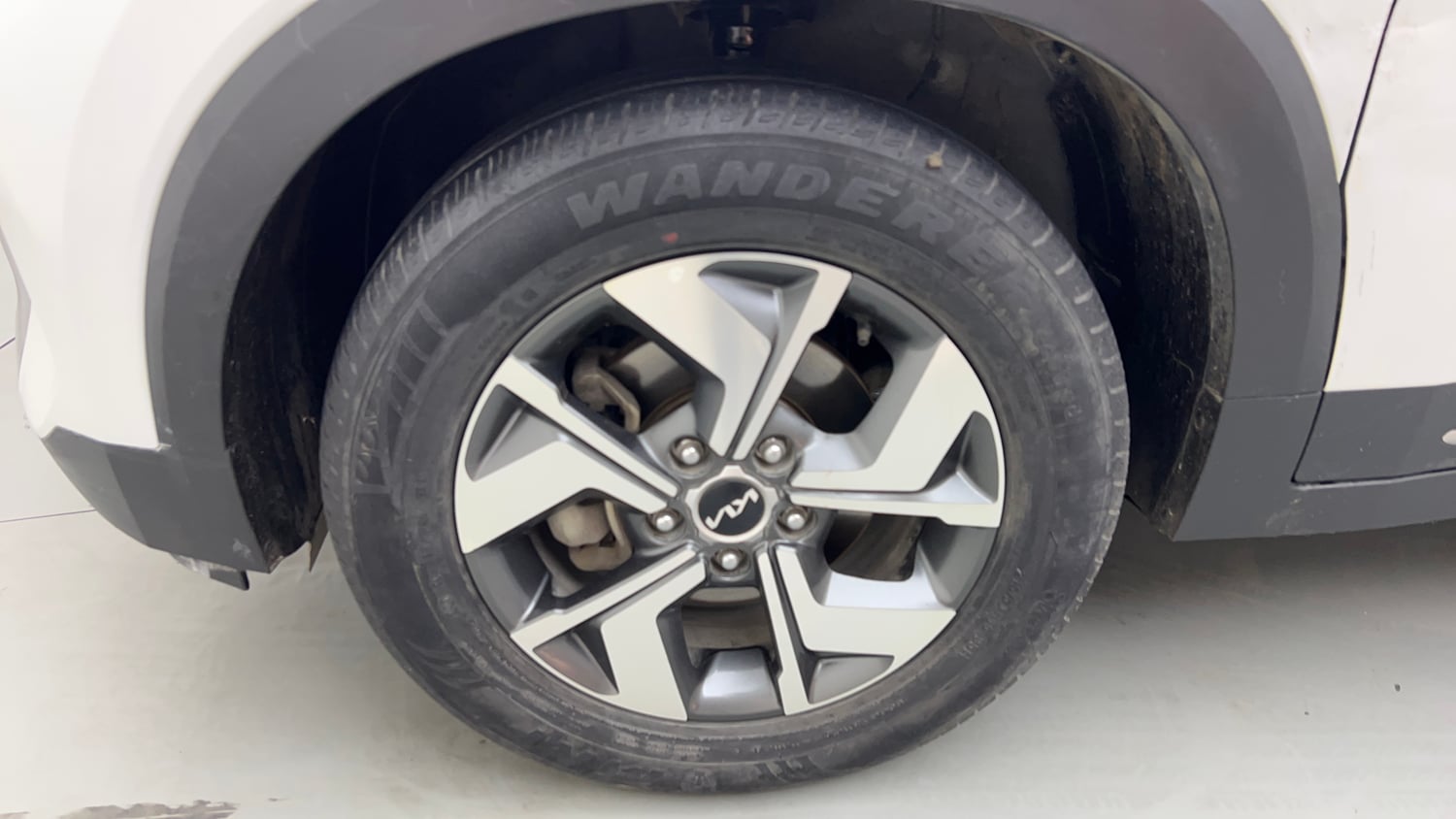 Used 2022 Kia Sonet HTX 1.5 Diesel Manual tyres LEFT FRONT TYRE RIM VIEW