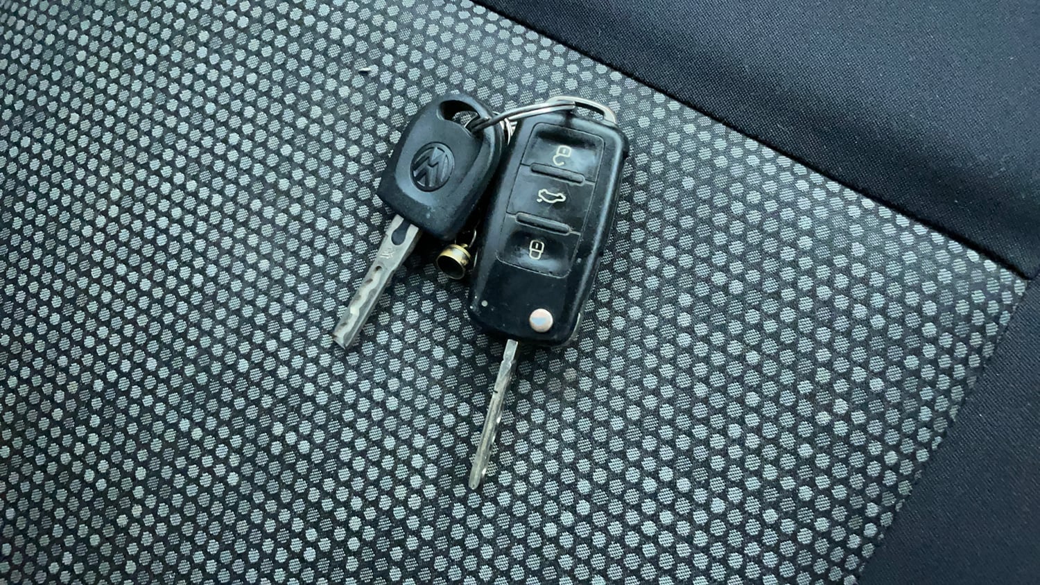 Used 2014 Volkswagen Polo Comfortline 1.2L (P) Petrol Manual extra CAR KEY VIEW