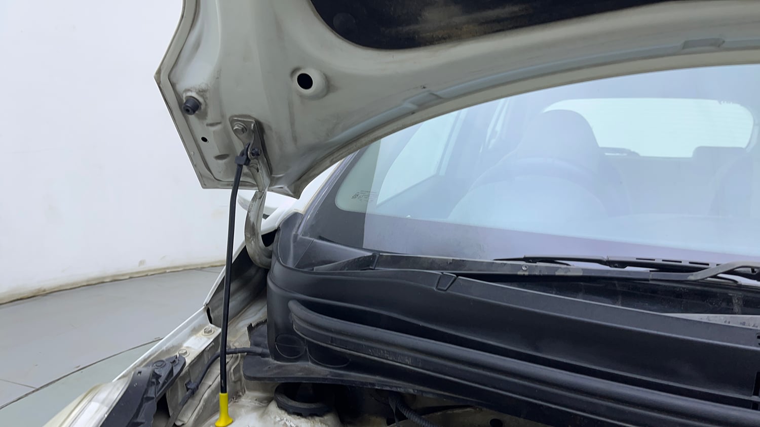 Used 2015 Hyundai Grand i10 Asta 1.1 CRDi Diesel Manual engine ENGINE RIGHT SIDE HINGE & APRON VIEW