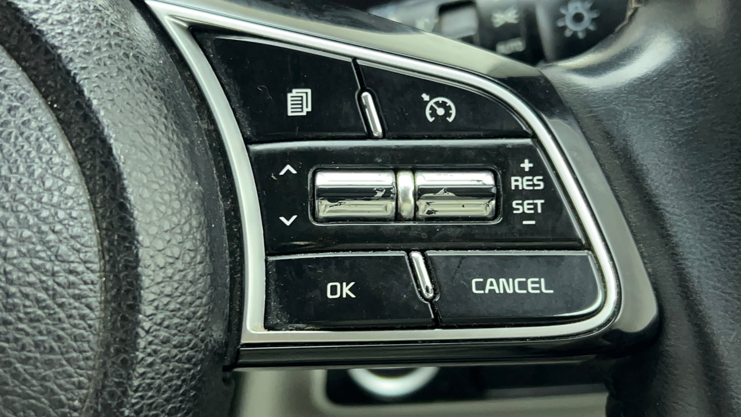 Used 2022 Kia Sonet HTX 1.5 Diesel Manual top_features Cruise control