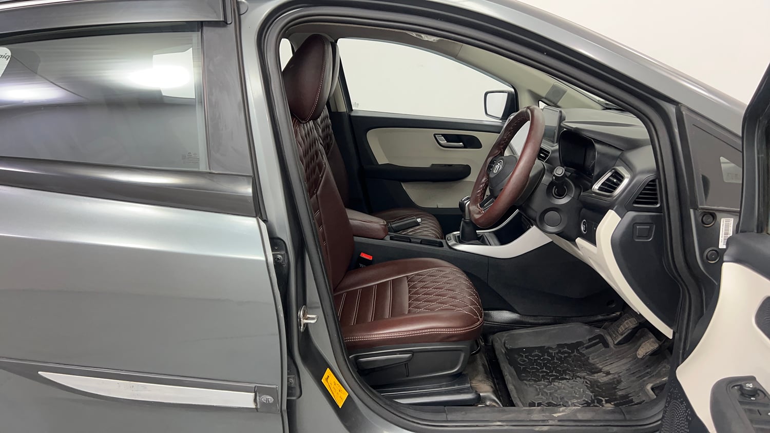 Used 2022 Tata Altroz XZ Diesel Diesel Manual interior RIGHT SIDE FRONT DOOR CABIN VIEW