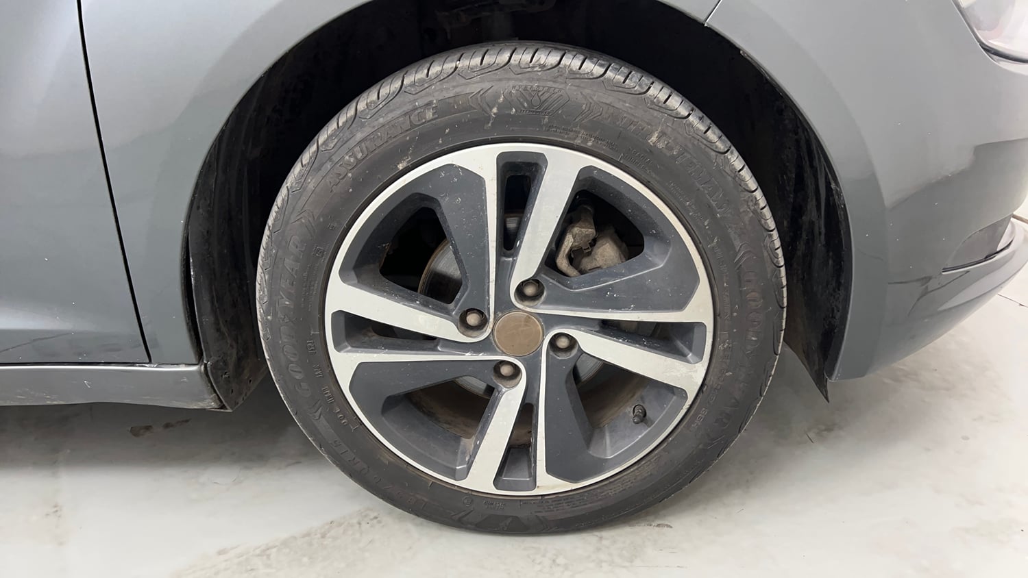 Used 2022 Tata Altroz XZ Diesel Diesel Manual tyres RIGHT FRONT TYRE RIM VIEW